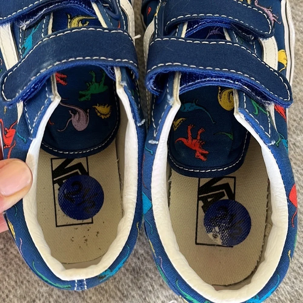 Kids Vans, velcro closure and dinosaurs! Sz 2.5 - Picture 4 of 9